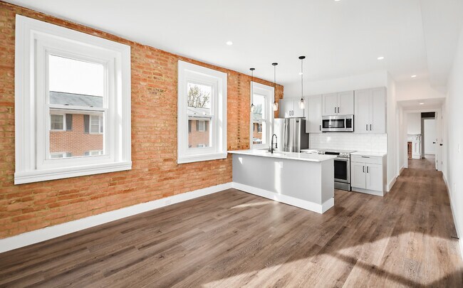Primary Photo - 123 W Main St
