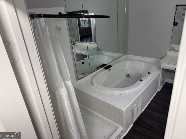 Building Photo - 2505 Oak Quarters