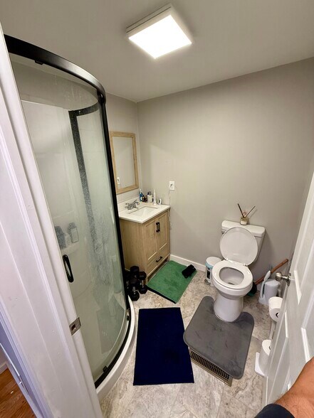 Building Photo - 2 Charles St