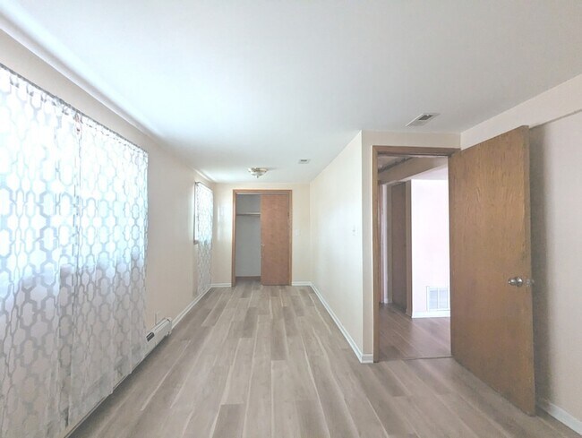 Building Photo - 5802 S Archer Ave