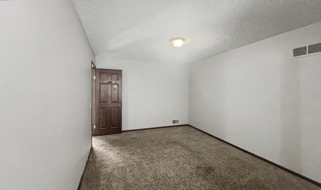 Building Photo - 2356 S Crysler Ave