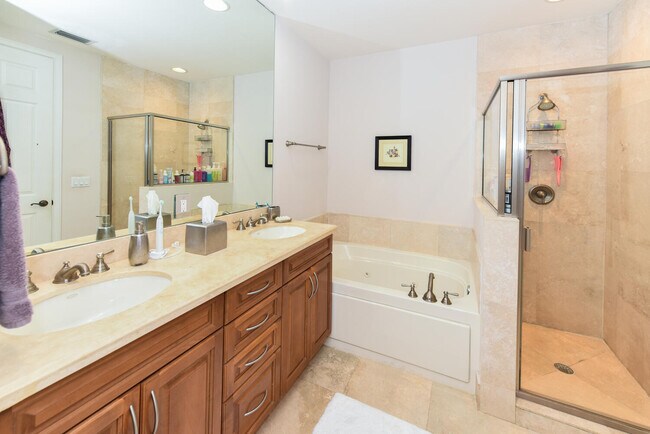 Building Photo - 3033 Waterside Cir