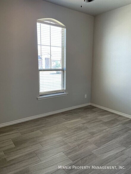 Building Photo - 1647 Wrigley Dr