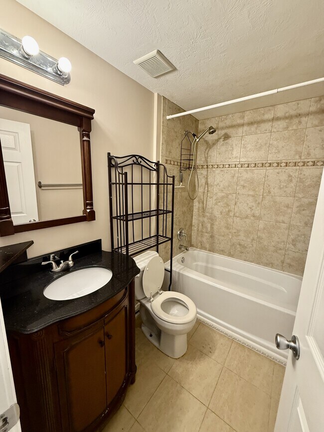 Building Photo - 4427 Lago Grande Dr