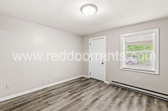 Building Photo - 970 Edgemont Ave