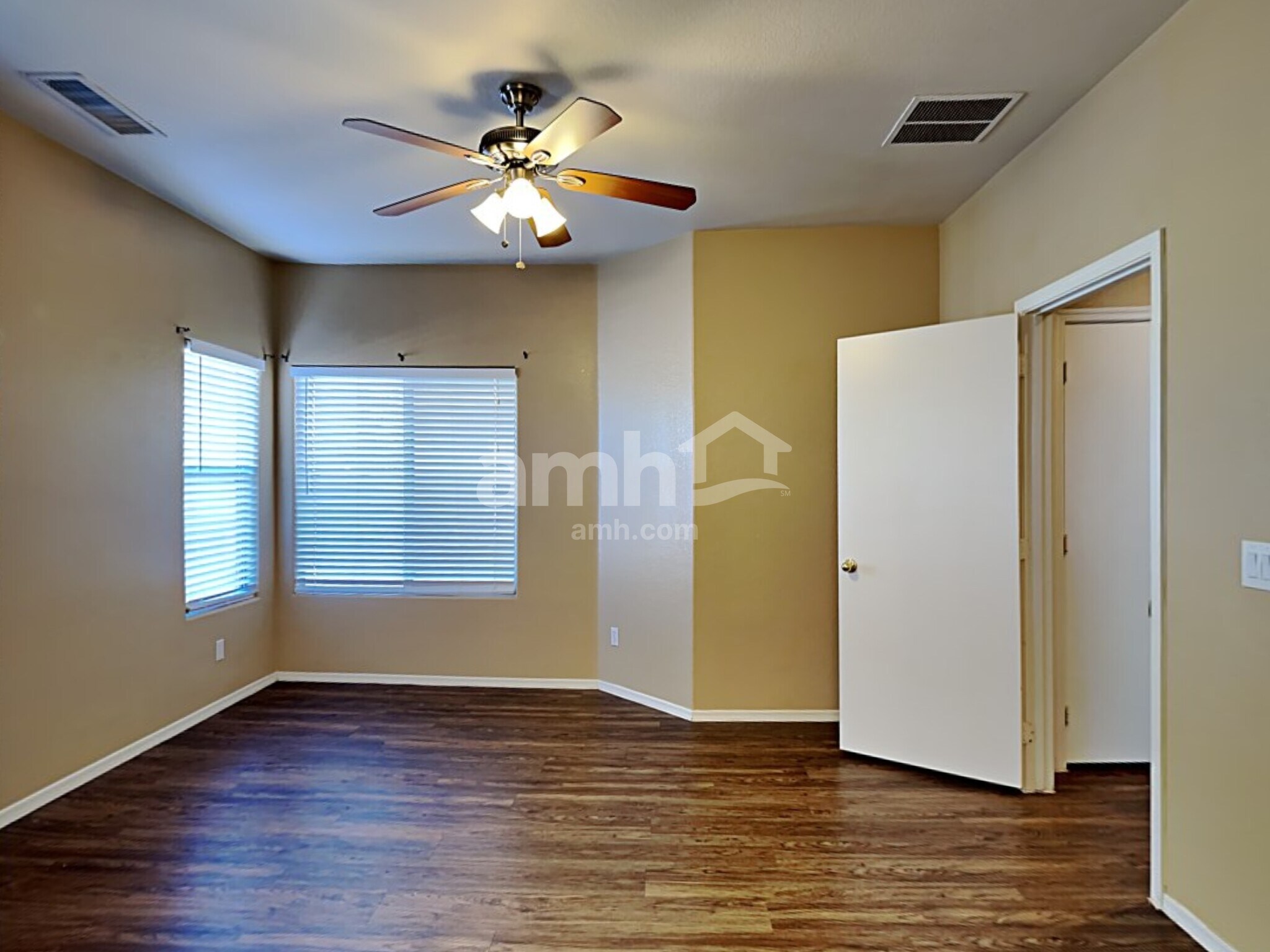 Building Photo - 614 W Mountain View Dr