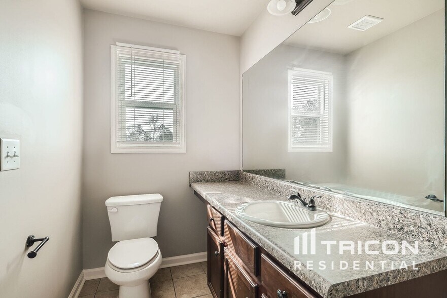 Building Photo - 22 Thorn Thicket Way