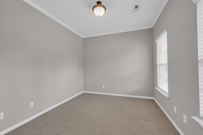 Building Photo - 5623 Crooked Creek Dr