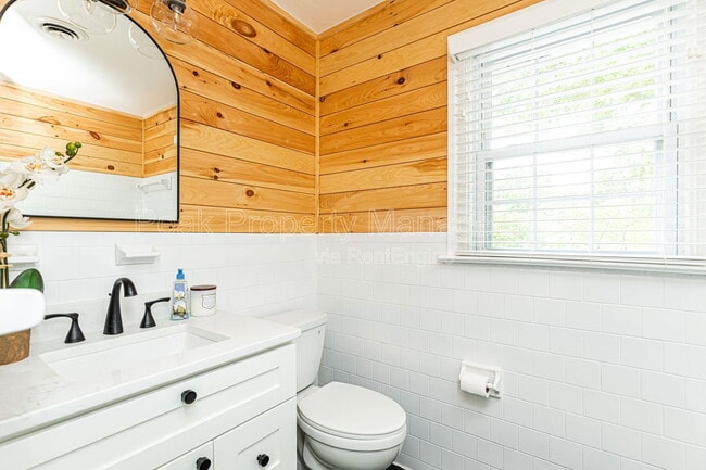 Building Photo - 9133 Robin Ridge Dr