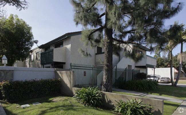 Building Photo - 8142 Artesia Blvd