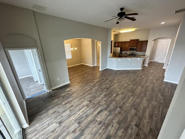 Building Photo - 5612 Aral Dr