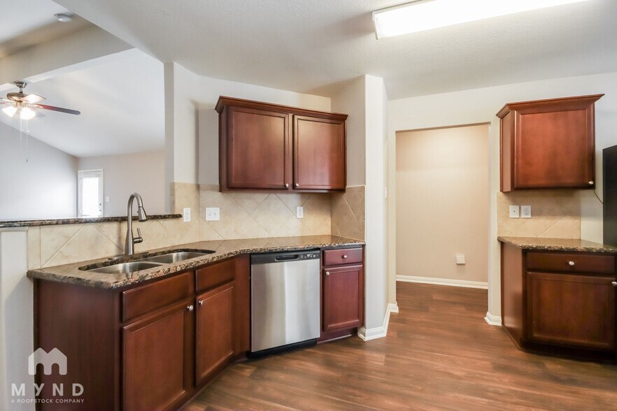 Building Photo - 15911 Newport Pl