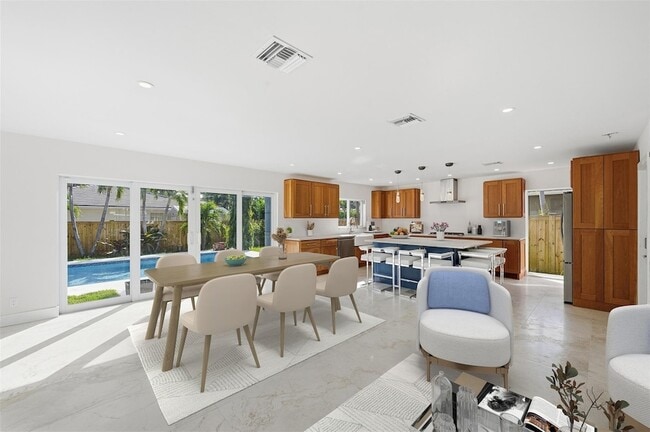 Building Photo - 1706 NE 28th Dr