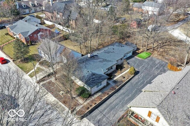 Building Photo - 760 W Pine St