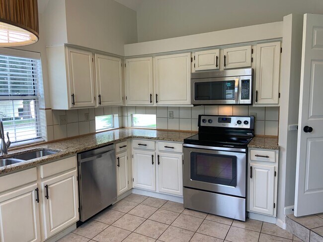 Building Photo - Updated 3 Bedroom in Adams Farm
