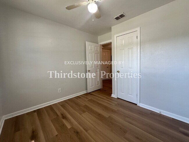 Building Photo - 5638 Vernon Rd