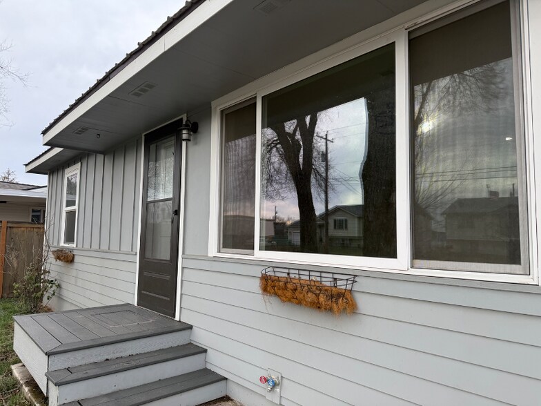 Building Photo - 8209 E Indiana Ave