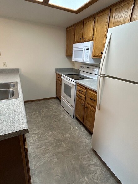 Building Photo - 403 Forest Edge Ln