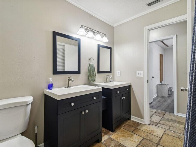 Building Photo - 6241 Bayside Dr