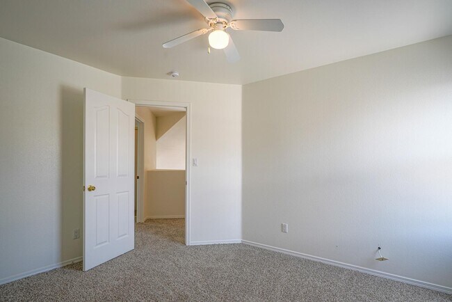 Building Photo - 10427 Crosscut Dr NW