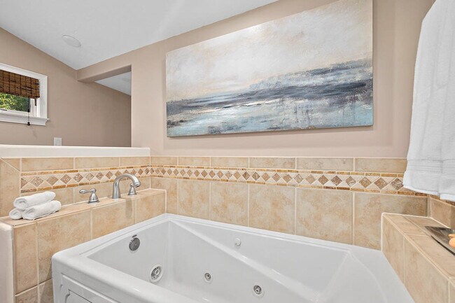 Building Photo - 27 Desoto Pl