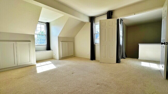 Building Photo - Beautiful Updated 2 Bed 2 Bath on Golf Course in Cherry Creek Schools