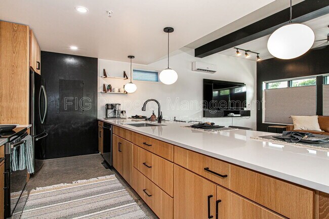 Building Photo - 3415 N Broadway