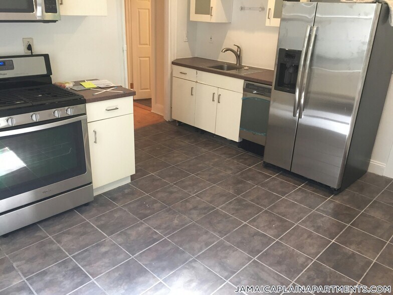 Building Photo - 108 Hyde Park Ave