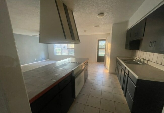 Building Photo - 2714 Tampico Dr