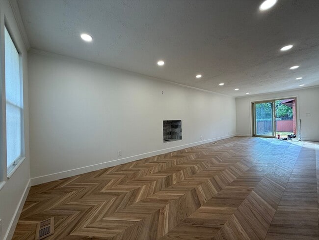 Building Photo - Beautifully Updated Home in Holladay