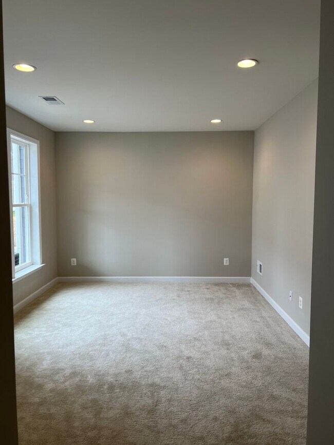 Building Photo - Townhouse for Rent in Preston Lake  *****F...