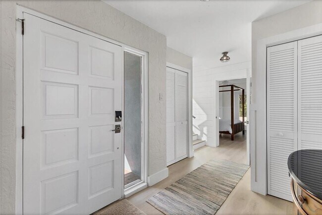 Building Photo - 825 Tarawitt Dr