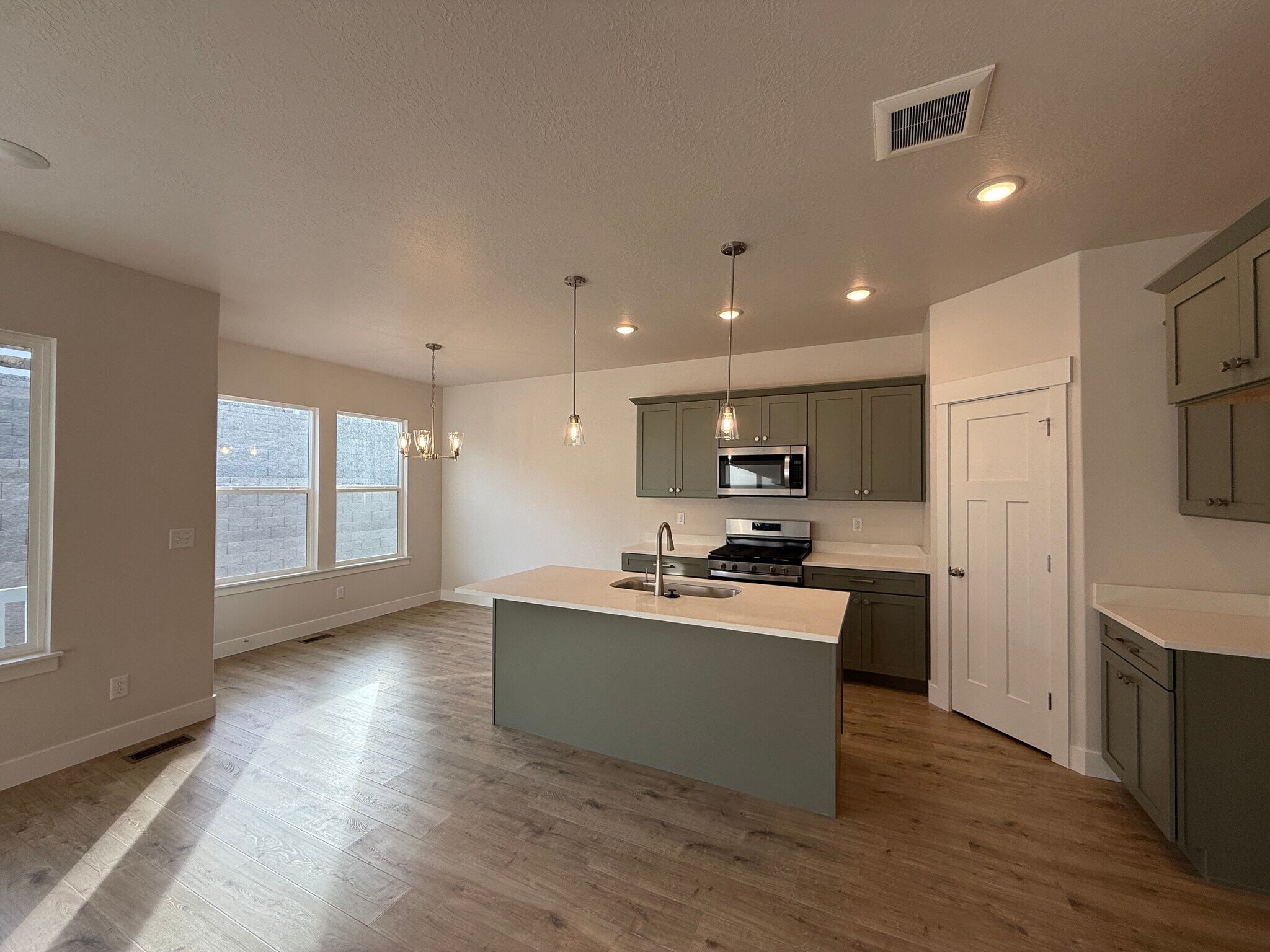 Building Photo - 4805 S Heartwood Rd