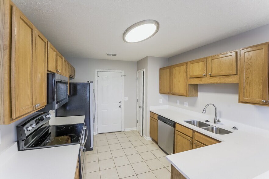 Building Photo - 1547 St Andrews Dr