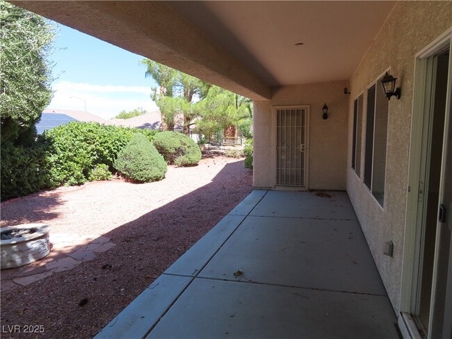 Building Photo - 2211 Waterton Rivers Dr