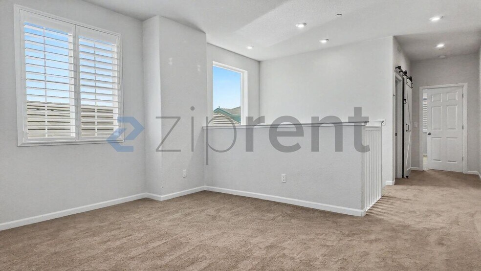 Building Photo - Unit