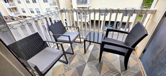 Building Photo - 2421 Beachview Dr