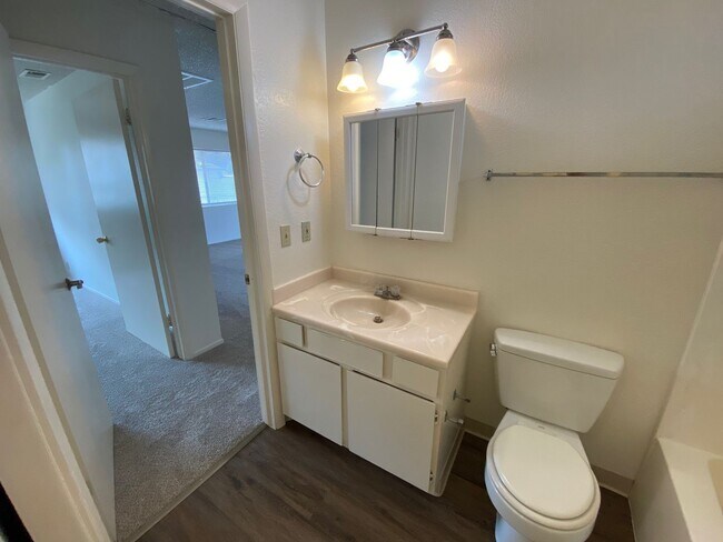Building Photo - 2 Bed / 1 Bath (South Atascadero)