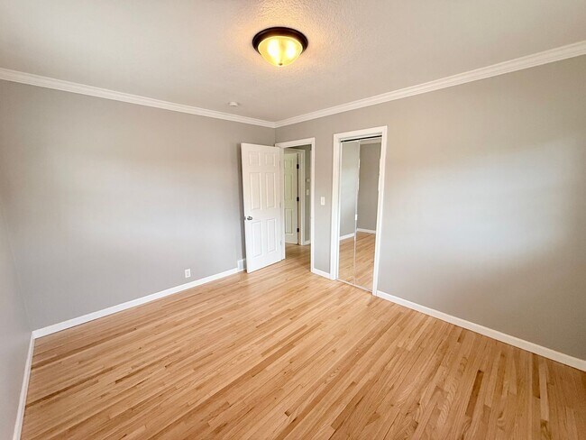 Building Photo - Spacious 4 Bed, 2 Bath Home – Perfect for Families or Roommates