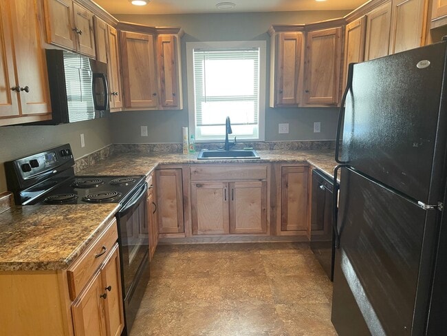 Building Photo - Charming 2 Bedroom W/Garage