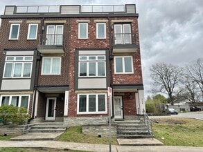 Building Photo - 3 Bed, 3.5 Bath Home w/ 2 Car Garage and Lake Views