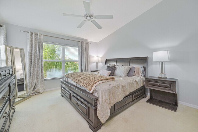 Building Photo - NOW AVAILABLE - Gorgeous Condo in Huntington Lakes!
