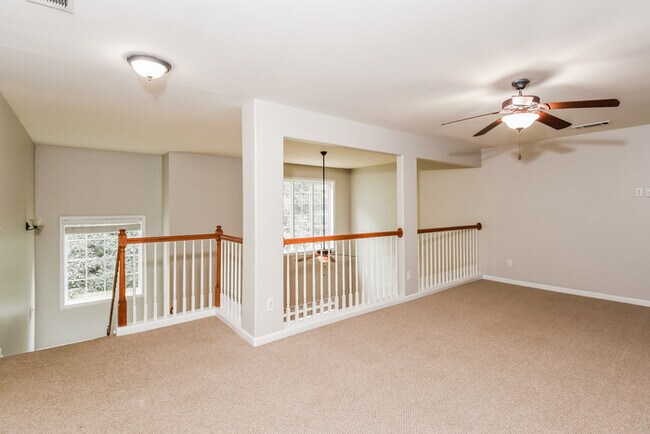 Building Photo - 6292 Colonial Vw