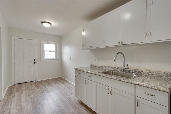 Building Photo - 1615 Heather St