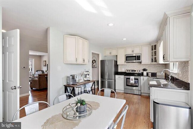 Building Photo - 9856 High Water Ct