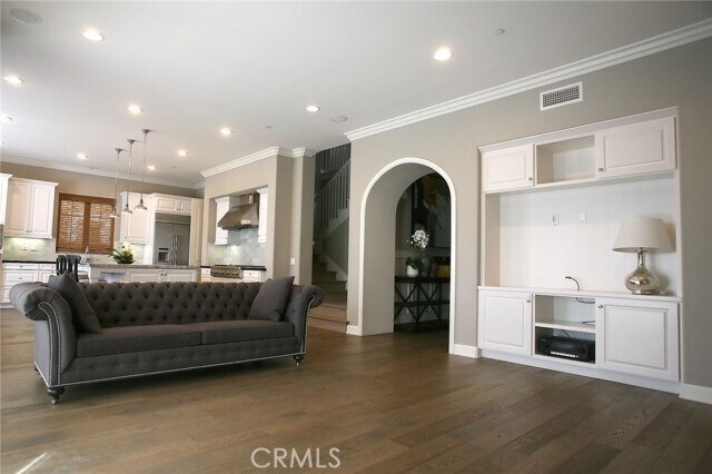 Building Photo - 120 Long Fence