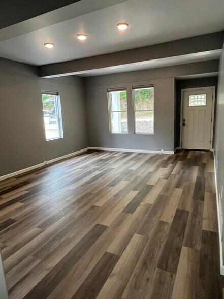 Building Photo - 810 College Ave
