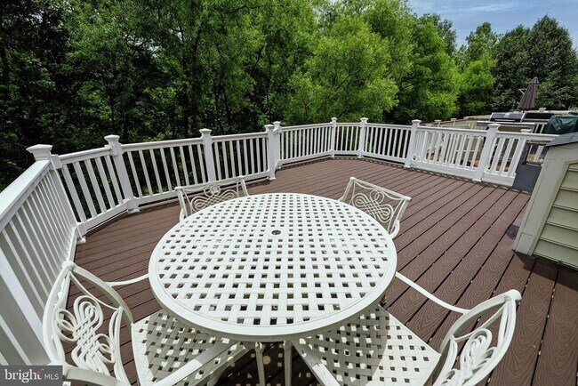 Building Photo - 1156 Regal Oak Dr