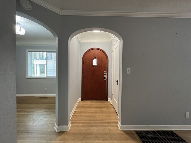 Building Photo - Three-Bedroom Home with Updated Kitchen & Vaulted Ceilings
