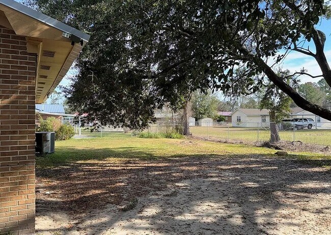 Building Photo - 3 Bed/2 Bath Brick Home- Under Renovations
